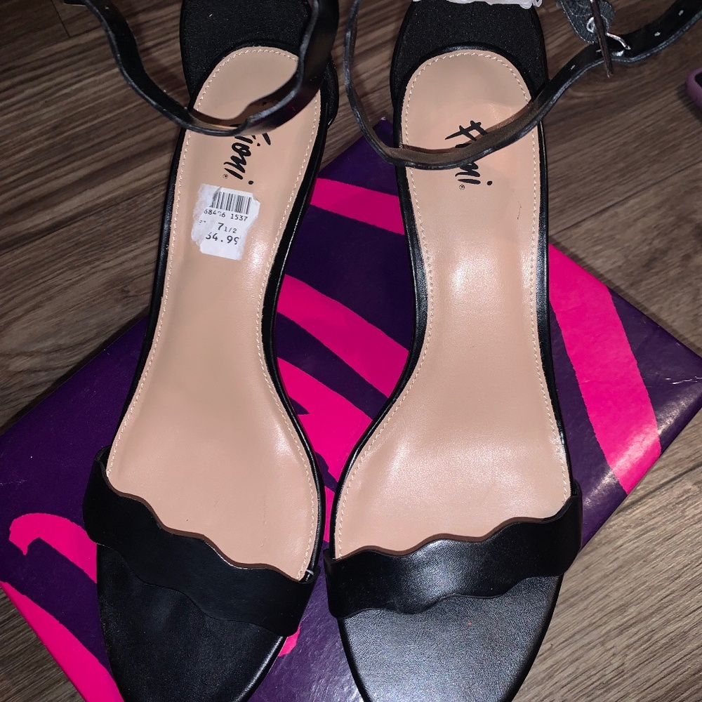 7 1/2 Fioni Black Heels